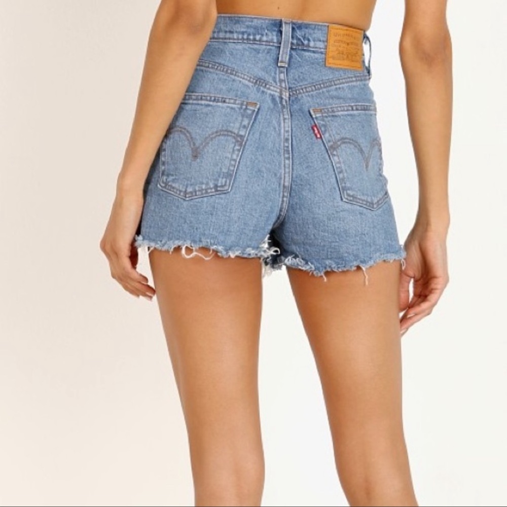 Levi’s Ribcage Denim Shorts size 28 - Picture 2 of 5